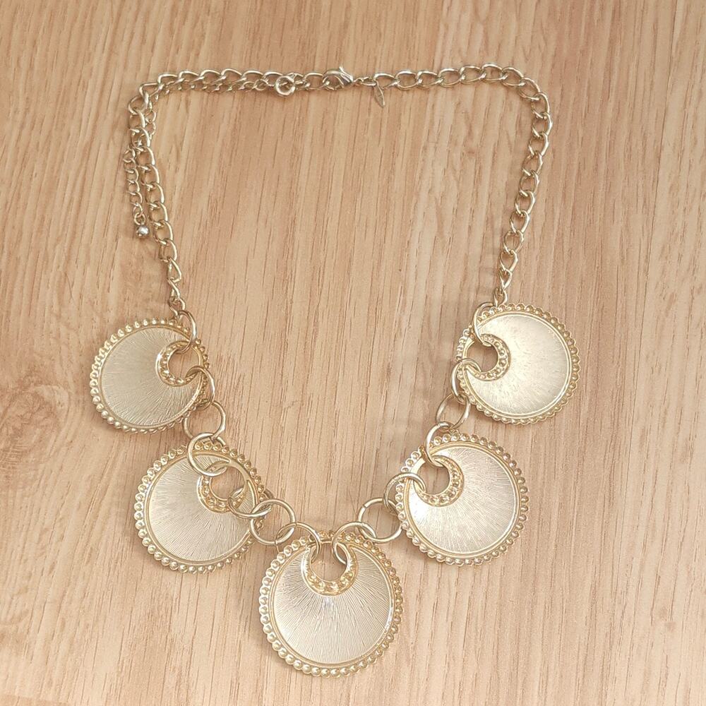 Avon White Enamel Disc Bib Statement Necklace Gold Tone Rhinestone Adjustable - Picture 6 of 8